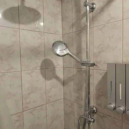 Alora House 2 Apartman *